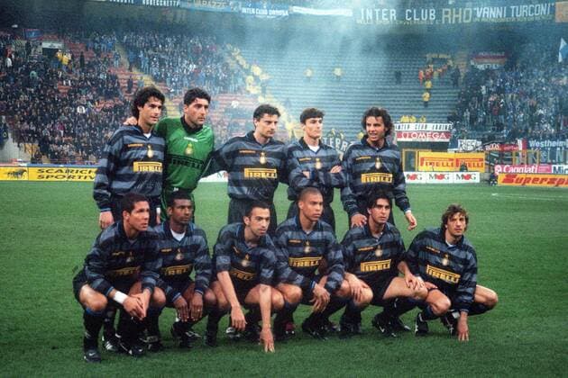 Inter Mailand: hi.v.li.: Fabio Galante, Gianluca Pagliuca, Luigi Sartor, Javier Zanetti, Francesco Colonnese ; vo.v.li.: Diego Simeone, Aron Winter, Youri Djorkaeff, Ronaldo, Salvatore Fresi, Francesco Moriero