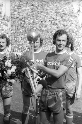 Franz Beckenbauer (FC Bayern München) wird als deutscher Fußballer des Jahres 1974 ausgezeichnet