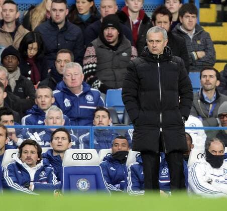 Chelsea FC London v Crystal Palace . . London, UK . . 14.12.2013 Ashley Cole (C) on the bench beside Frank Lampard (C) and behind Jose Mourinho (Chelsea manager). 
