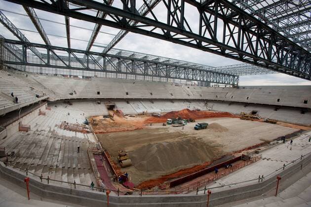 Photo taken on Dec. 14, 2013 shows the construction site of Arena da Baixada in Curitiba, Brazil, Dec. 14, 2013. Arena da Baixada, which has 43,000 seats, will host 4 group matches during the 2014 FIFA World Cup. (Xinhua Xu Zijian) (SP)BRAZIL-CURITIBA-ARENA DA BAIXADA-VISIT 