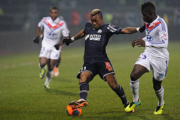 Jordan Ayew (lyon) vs Samuel Umtiti (marseille) FOOTBALL : Olympique Lyon vs Olympique Marseille - Ligue 1 - 15 12 2013 FredericChambert Panoramic 
