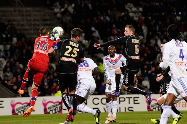 Anthony Lopes (lyon) vs Anthony Weber et Antoine Devaux (reims) FOOTBALL : Olympique Lyon vs. Stade Reims - Coupe de la ligue - 18 12 2013 FredericChambert Panoramic 