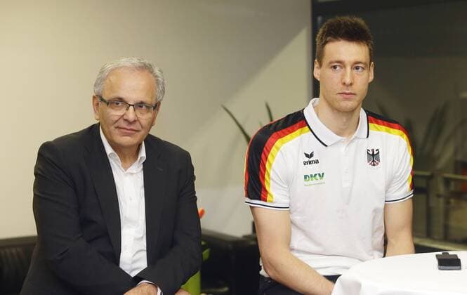 Ludwigsburg , PK Deutscher Volleyball Verband zur WM Qualifikation in Ludwigsburg von links: Martin Walter ( Präsident Württembergischer Volleyball Verband ) Jochen Schöps