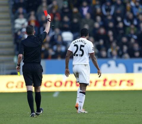 Manchester United s Antonio Valencia gets sent off for kicking the ball away Hull City vs Manchester United - Premier League - KC Stadium - London - England - 26 12 2013 - Pic David Klein Sportimage EDITORIAL USE ONLY. No use with unauthorised audio, video, data, fixture lists, club league logos or live services. Online in-match use limited to 120 images, no video emulation. No use in betting, games or single club league player publications.
