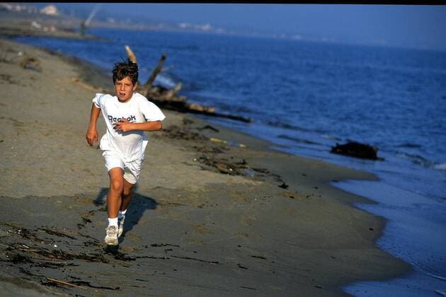 Richard Gasquet (FRA) joggt am Strand - Magazine - Serignan - 1995 TennisMagazine Panoramic 