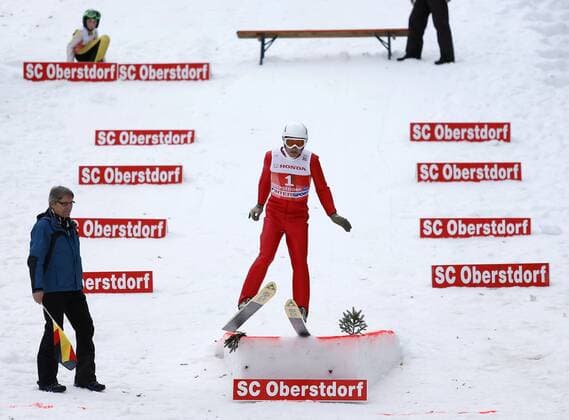 29.12.2013 - Oberstdorf . Vierschanzentournee. Eddie Edwards The Eagle an der Kinderschanze. 62th Four Hills Tournament of FIS Ski Jumping World Cup  131229DAM008