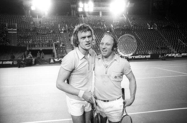 Sepp Maier (FC Bayern München, li.) bei einem Tennis Match mit Uwe Seeler (Deutschland)