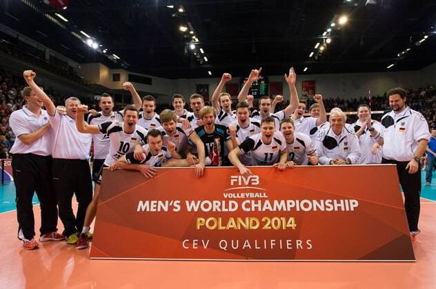 05.01.2014, MHP Arena, Ludwigsburg Volleyball, Qualifikation WM 2014, Deutschland vs. Türkei Tuerkei Jubel Deutschland nach dem Sieg erfolgreiche WM-Qualifikation