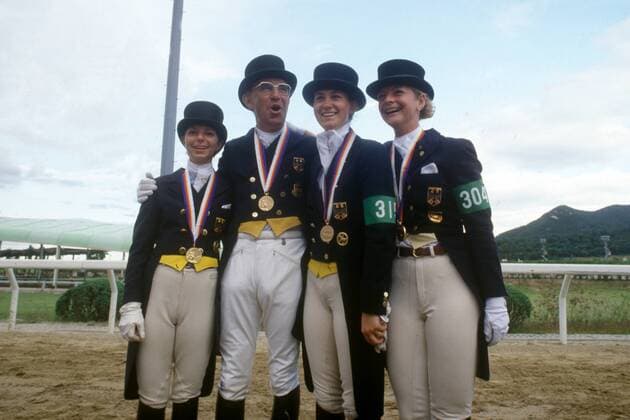 Team Deutschland, Dressur Olympiasieger 1988, v.li.: Monica Theodorescu, Dr Reiner Klimke, Nicole Uphoff, Ann Kathrin Linsenhoff