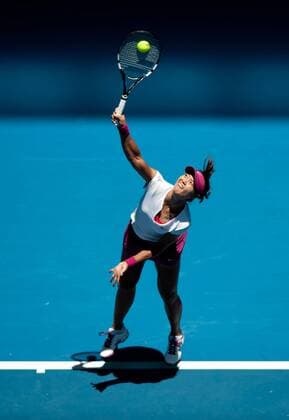 (140113) -- MELBOURNE, Jan. 13, 2014 (Xinhua) -- Li Na of China serves the ball during her women s singles first round match at 2014 Australian Open tennis tournament in Melbourne, Australia, Jan. 13, 2014. Li Na won 2-0. (Xinhua Bai Xue) (SP)AUSTRALIA-MELBOURNE-TENNIS-AUSTRALIA OPEN 