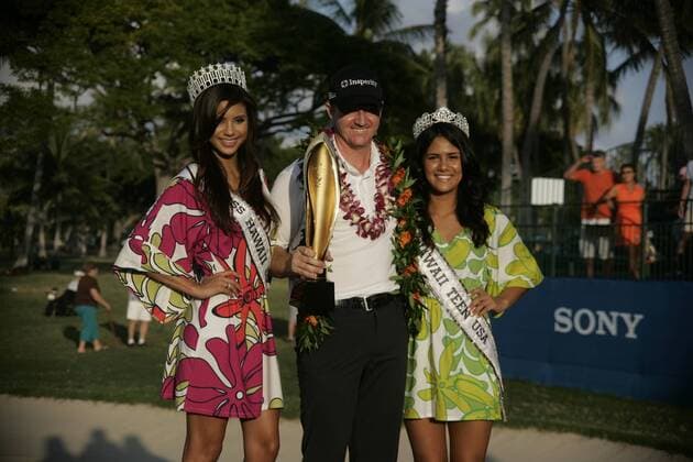 Jan. 12, 2014 - Honolulu, Hi, HI, USA - January 12, 2014: Jimmy Walker, flanked by Miss Hawaii USA Moani Hara and Miss Hawaii Teen USA Mariah Gosling, wins the Sony Open at the Waialae Country Club in Honolulu, HI. PGA Golf Herren Golf: Sony Open in Hawaii JAN12 - ZUMAc04