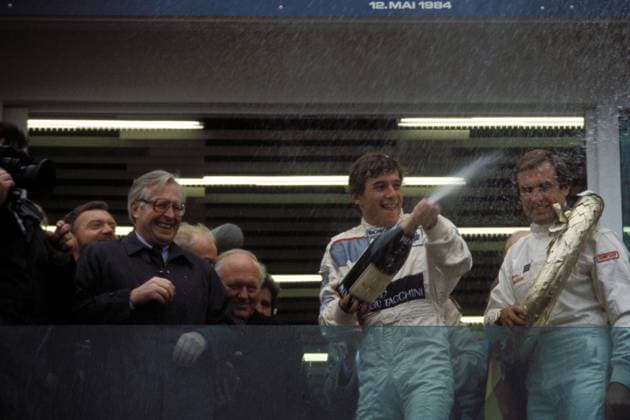 Eröffnungsrennen auf dem Nürburgring, Siegerehrung: Sieger Ayrton Senna (mi.), Carlos Reutemann (re.) und Bernhard Vogel (Ministerpräsident von Rheinland-Pfalz)