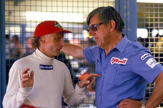 Niki Lauda (McLaren) und Tyrrell-Teamchef Ken Tyrrell