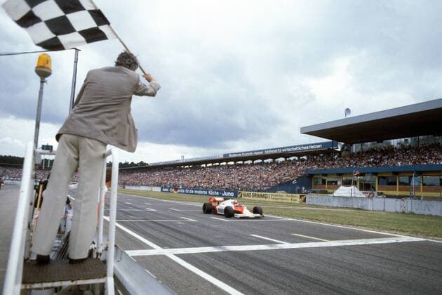 Großer Preis von Deutschland auf dem Hockenheimring: Niki Lauda (McLaren) bei der Zieldurchfahrt