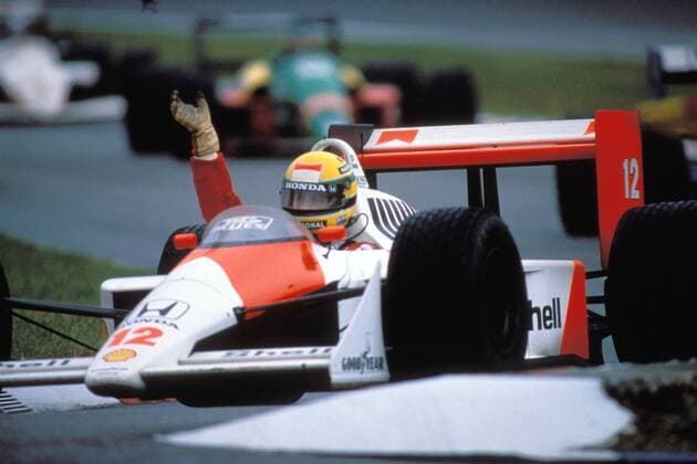 Sieger Ayrton Senna (Brasilien McLaren Honda) jubelt in seinem Boliden