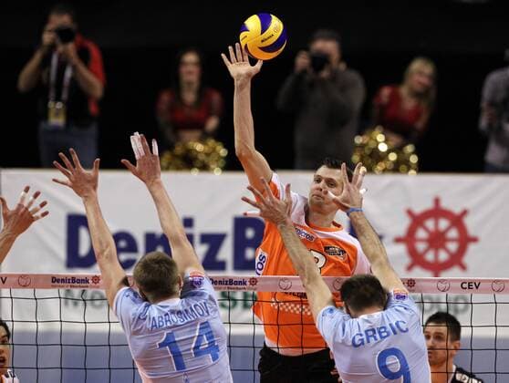 Alexander Abrosimov, Robert Kromm, Nikola Grbic Aktion Spielszene Zweikampf Volleyball CEV Championsleague Herren Saison 2013 14 16.01.2014 BR Volleys Berlin vs. VC Zenit Kazan