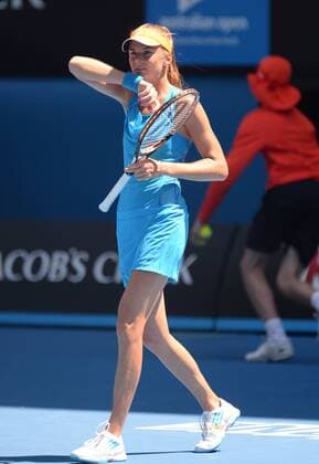 (140117) -- MELBOURNE, Jan. 17, 2014 (Xinhua) -- Daniela Hantuchova of Slovakia wipes sweat during the women s singles 3rd round match at the 2014 Australian Open tennis tournament in Melbourne on Jan. 17, 2014. Daniela Hantuchova lost 0-2. (Xinhua Li Jundong) (SP)AUSTRALIA-MELBOURNE-TENNIS-AUSTRALIAN OPEN 