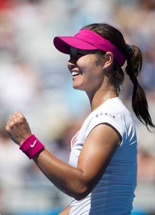 (140117) -- MELBOURNE, Jan. 17, 2014 (Xinhua) -- Li Na of China celebrates after winning her women s singles third round match against Lucie Safarova of Czech Republic at Australian Open tennis tournament in Melbourne, Australia, Jan. 17, 2014. Li Na won 2-1. (Xinhua Bai Xue) (SP)AUSTRALIA-MELBOURNE-TENNIS-LI NA 