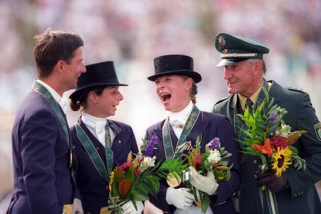 Atlanta 1996: Team Dressur Olympiasieger Deutschland, v.li.: Martin Schaudt, Monica Theodorescu, Isabell Werth und Klaus Balkenhol