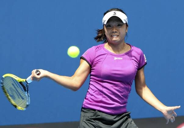 Kurumi Nara of Japan hits a return during the women s singles third round match at 2014 Australian Open tennis tournament in Melbourne, Australia, Jan. Jan. 18, 2014. (Xinhua Jin Linpeng) (SP)AUSTRALIA-MELBOURNE-TENNIS-AUSTRALIAN OPEN 
