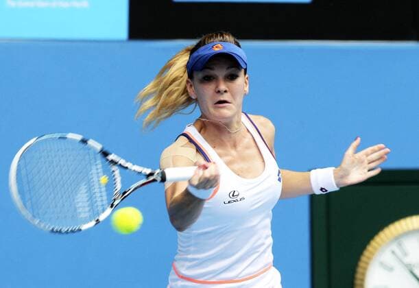 Agnieszka Radwanska of Poland returns the ball during the women s singles 3rd round match at 2014 Australian Open tennis tournament in Melbourne, Australia, Jan. 18, 2014. (Xinhua Jin Linpeng) (SP)AUSTRALIA-MELBOURNE-TENNIS-AUSTRALIAN OPEN 