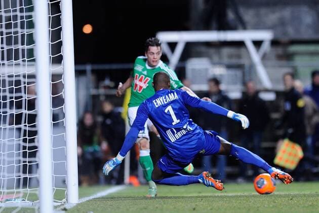 Romain Hamouma (saint etienne) vs Vincent Enyeama (lille) FOOTBALL : AS Saint Etienne vs OSC Lille - Ligue 1 - 17 01 2014 FredericChambert 