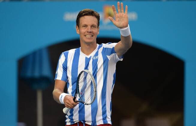 (140119) -- MELBOURNE, Jan. 19, 2014 (Xinhua) -- Tomas Berdych of the Czech Republi greets the audience at Australian Open tennis tournament in Melbourne, Australia, Jan. 19, 2014. (Xinhua Li Jundong) (SP)AUSTRALIA-MELBOURNE-TENNIS-BERDYCH 