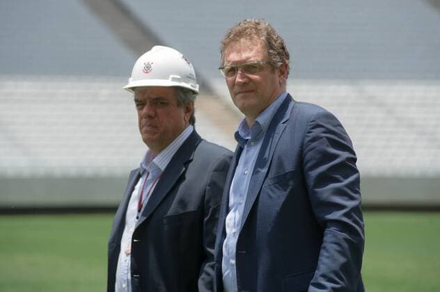 FIFA-Generalsekretär Jerome Valcke besichtigt mit Andres Sanches die Bauarbeiten am WM-Stadion der Corinthians Sao Paulo. SAO PAULO SP, Brasil 20 01 2014. ( x(725)xMarceloxMachadoxdexMelox x  (21421)