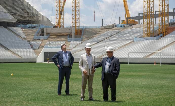 FIFA-Generalsekretär Jerome Valcke besichtigt mit Andres Sanches die Bauarbeiten am WM-Stadion der Corinthians Sao Paulo. SAO PAULO SP, Brasil 20 01 2014. ( x(725)xMarceloxMachadoxdexMelox x  (21421)
