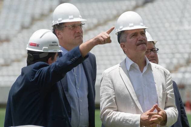 FIFA-Generalsekretär Jerome Valcke besichtigt mit Andres Sanches die Bauarbeiten am WM-Stadion der Corinthians Sao Paulo. SAO PAULO SP, Brasil 20 01 2014. ( x(725)xMarceloxMachadoxdexMelox x  (21421)