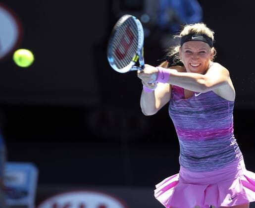 (140122) -- MELBOURNE, Jan. 22, 2014 (Xinhua) -- Victoria Azarenka of Belarus hits a return during the women s singles quarterfinal match at 2014 Australian Open tennis tournament in Melbourne, Australia, Jan. 22, 2014. (Xinhua Jin Linpeng) (SP) AUSTRALIA-MELBOURNE-TENNIS-RADWANSKA-AZARENKA 