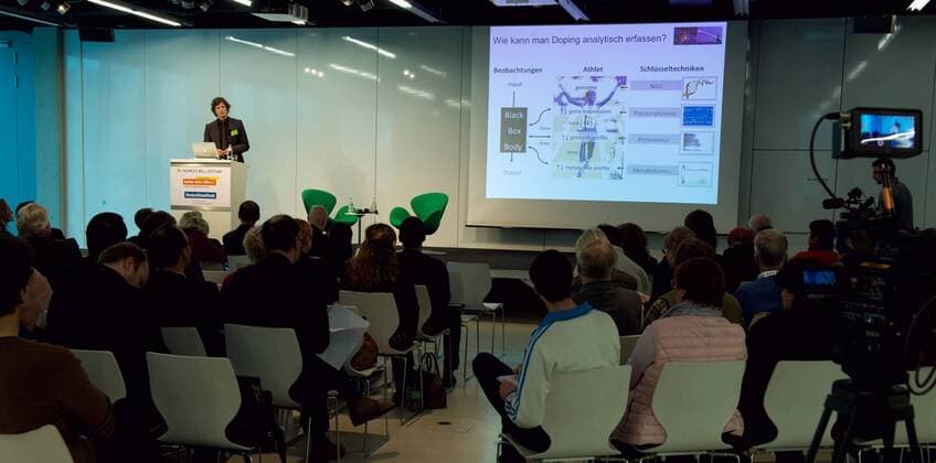 Doping-Opfer-Hilfe e.V. Berlin 21.01.2014 Heinrich Böll Stiftung Berlin Symposium zu Ehren von Prof Dr Werner FRANKE Prof Dr Dr Perikles SIMON Universität Mainz Mediziner Molelularbiologe und Experte für Gendoping