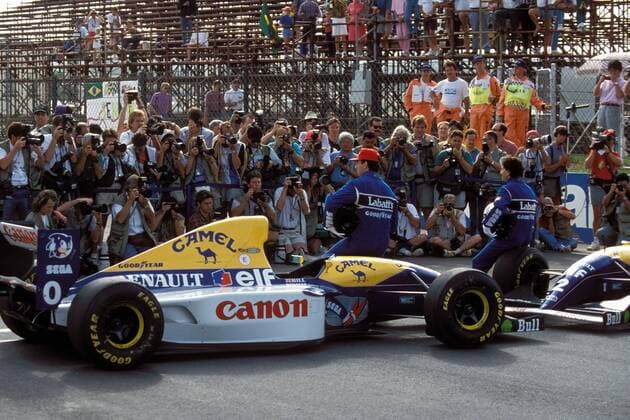 Großer Preis von Südafrika in Kyalami: Damon Hill (li.) und Alain Prost (beide Williams) posieren für Fotografen mit ihren Boliden