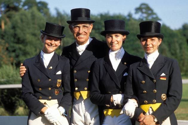Das deutsche Dressur Team für die olympischen Spiele 1988 in Seoul, v.li.: Ann Kathrin Linsenhoff, Dr. Reiner Klimke, Nicole Uphoff, Monica Theodorescu