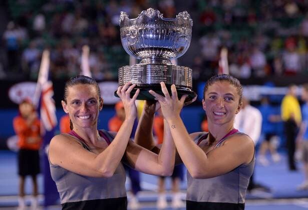 (140124) -- MELBOURNE, Jan. 24, 2014 (Xinhua) -- Sara Errani (R) and Roberta Vinci of Italy show the trophy at 2014 Australian Open tennis tournament in Melbourne, Australia, Jan. 24, 2014. (Xinhua Li Jundong) (SP)AUSTRALIA-MELBOURNE-TENNIS-WOMEN S DOUBLES-FINAL 