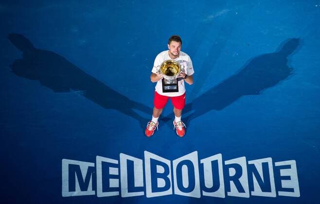 (140126) -- MELBOURNE, Jan. 26, 2014 (Xinhua) -- Stanislas Wawrinka of Switzerland poses with the trophy during the awarding ceremony after his men s singles final match at 2014 Australian Open tennis tournament in Melbourne, Australia, Jan. 26, 2014. (Xinhua Bai Xue) (SP)AUSTRALIA-MELBOURNE-TENNIS-MEN S SINGLES-FINAL-CEREMONY 
