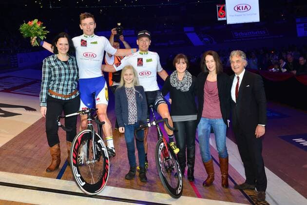 Leif LAMPATER (GER 3) und Jasper DE BUYST (GER 3) gewinnen die grosse Jagd und übernehmen mit 1 Runde Vorsprung die Führung bei den Sixdays in Berlin - 45 Minuten - Siegerehrung - Jubel - Freude - Emotionen - Zweier Mannschaftszeitfahren - Aktion - Querformat - quer - horizontal - Veranstaltung Event: 103. Berliner Sechstagerennen 2014 - Ort Location: Velodrom Berlin - Deutschland Germany - Europa Europe - Date Datum: 26.01.2014