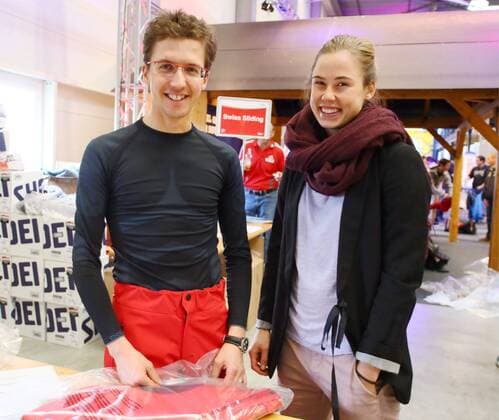 27 01,2014 Luterbach . Olympia - Kleiderausgabe ,Swiss Olympic Bild zeigt Simon Ammann Laurien Van der Graaff Foto 
