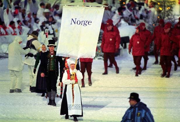 Olympische Winterspiele in Lillehammer: Einmarsch der norwegischen Delegation während der Eröffnungsfeier