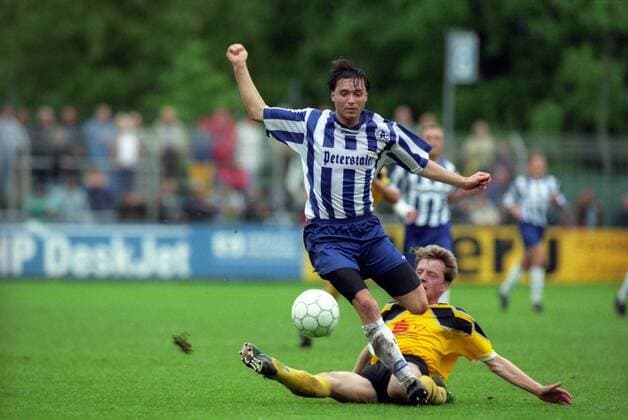 Stuttgart, 19.05.1996 - Regionalliga Süd 1996 1997 - Stuttgarter Kickers vs SpVgg 07 Ludwigsburg - Markus Beierle (vorn) im Duell
