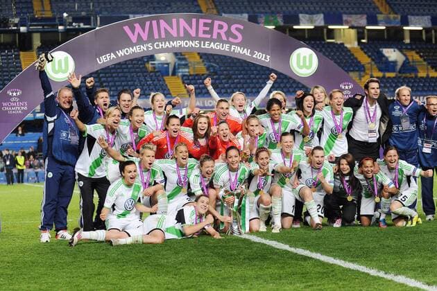 VfL Wolfsburg vs. Olympique Lyon --- Fussball --- Champions League --- 23.05.2013 Wolfsburg, Champions-League-Sieger, Mannschaft mit Pokal, Pott, Trophäe, Jubel, Freude, Team