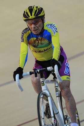 Robert Marchand bricht mit 102 Jahren seinen eigenen Weltrekord in der Altersgruppe über Hundert RADSPORT : Rekord im Velodrome National de Saint Quentin in Yvelines - 31 01 2014 PatrickPichon Panoramic 