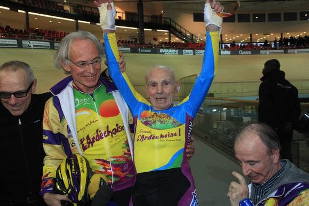 Robert Marchand bricht mit 102 Jahren seinen eigenen Weltrekord in der Altersgruppe über Hundert RADSPORT : Rekord im Velodrome National de Saint Quentin in Yvelines - 31 01 2014 PatrickPichon Panoramic 