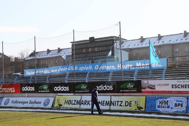 Chemnitz, 01.02.2014, Stadion an der Gellertstraße, Fussball, 3. Liga, 23. Spieltag. , Chemnitzer FC, Chemnitzer Anzeigetafel war jahrelang unter einer Pappwand versteckt. ,