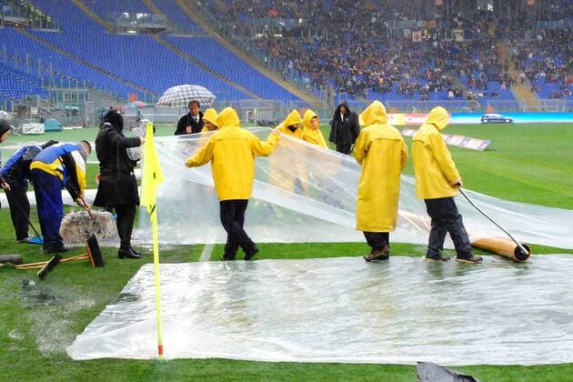 Spielabbruch aufgrund heftigen Regens Stadio Olimpico - Football Calcio Serie A 2013 2014 AS Roma - Parma FC Foto AndreaxStaccioli Insidefoto andreaxstaccioli