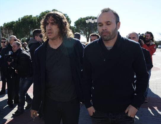 FC Barcelona s players Carles Puyol and Andres Iniesta during the funeral ceremony in memory of the national soccer team coach Luis Aragones. February 2, 2014.  (1608376)