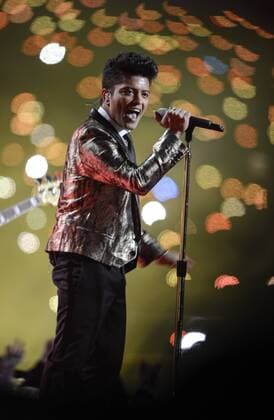 Singer Bruno Mars of the United States performs during Halftime Show of the NFL American Football Herren USA Super Bowl XLVIII football game between the Seattle Seahawks and the Denver Broncos in New Jersey, the United States, Feb. 2, 2014. Seattle Seahawks won 43-8. (Xinhua) (SP)U.S.-NEW JERSY-AMERICAN FOOTBALL-SUPER BOWL 