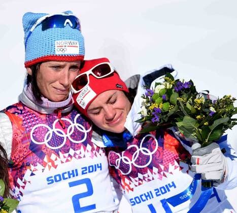 (140208) -- SOCHI, Feb. 8, 2014 (Xinhua) -- Gold medalist Norway s Marit Bjoergen (L) and bronze medalist Norway s Heidi Weng share tears on the podium during the flower ceremony for the women s cross-country 7.5km+7.5km skiathlon at the 2014 Sochi Winter Olympic Games in Sochi, Russia, Feb. 8, 2014. (Xinhua Wang Song) (SP)OLY-RUSSIA-SOCHI-CROSS-COUNTRY SKI-LADIES 7.5KM+7.5KM SKIATHLON 
