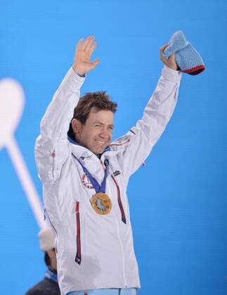 Norway s Ole Einar Björndalen waves after receiving his gold medal at the victory ceremony for the men s biathlon sprint at the Sochi 2014 Winter Olympics on February 9, 2014 in Sochi.  OLY20140209150