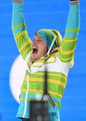 (140210) -- SOCHI, Feb. 10, 2014 (Xinhua) -- Felix Loch of German poses on the podium at the victory ceremony for the luge men s single at the 2014 Sochi Winter Olympic Games in Sochi, Russia, Feb. 10, 2014. Felix Loch won the gold medal with 3 minutes and 27.526 seconds. (Xinhua Wang Haofei) (SP)OLY-RUSSIA-SOCHI-LUGE-MEN S SINGLES RUN 4 